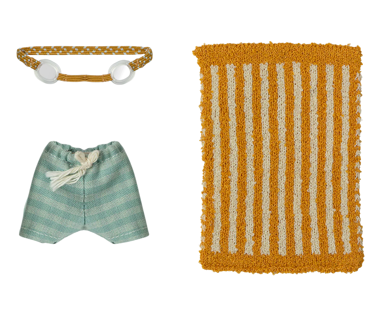 Set de plage - seau, pelle et coquillages