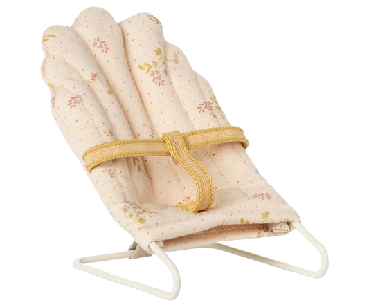 Chaise en métal, blanc cassé