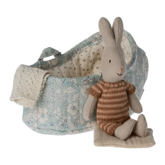 Lapin in carry cot, micro